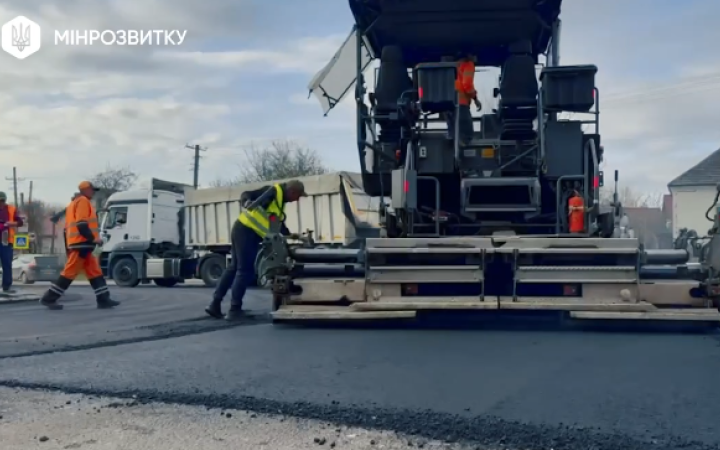 Від початку року вже відремонтовано понад 44 млн кв м дорожнього покриття