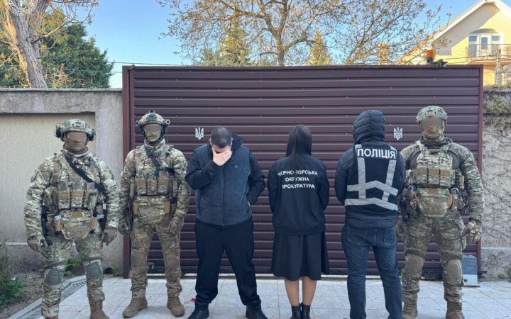 правоохоронці викрили банду “лжеСБУ” LB.ua