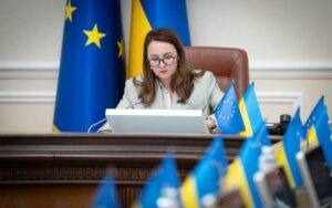 Уряд скасував обмеження на виїзд за кордон для частини жінок-посадовиць