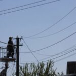 Відключення світла у пяти областях: наслідки обстрілів і негоди