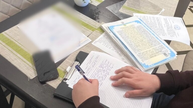 Вилучено авто, мотоцикли, готівку: поліція провела обшуки в представників ТЦК по всій країні