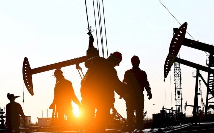 Ціна на нафту опустилася нижче 75 доларів за барель