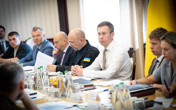 З Програми діяльності уряду на 20262027 прибрали цифри пенсії й зарплати