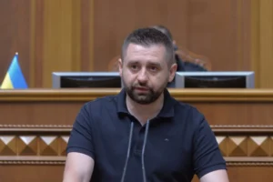 Арахамія написав дисертацію про «монобільшість» і готується стати доктором філософії