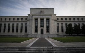 ФРС США вперше за другий термін Трампа підвищила ставку