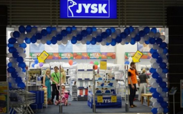 Російський обстріл знищив магазин JYSK на Почайні в Києві